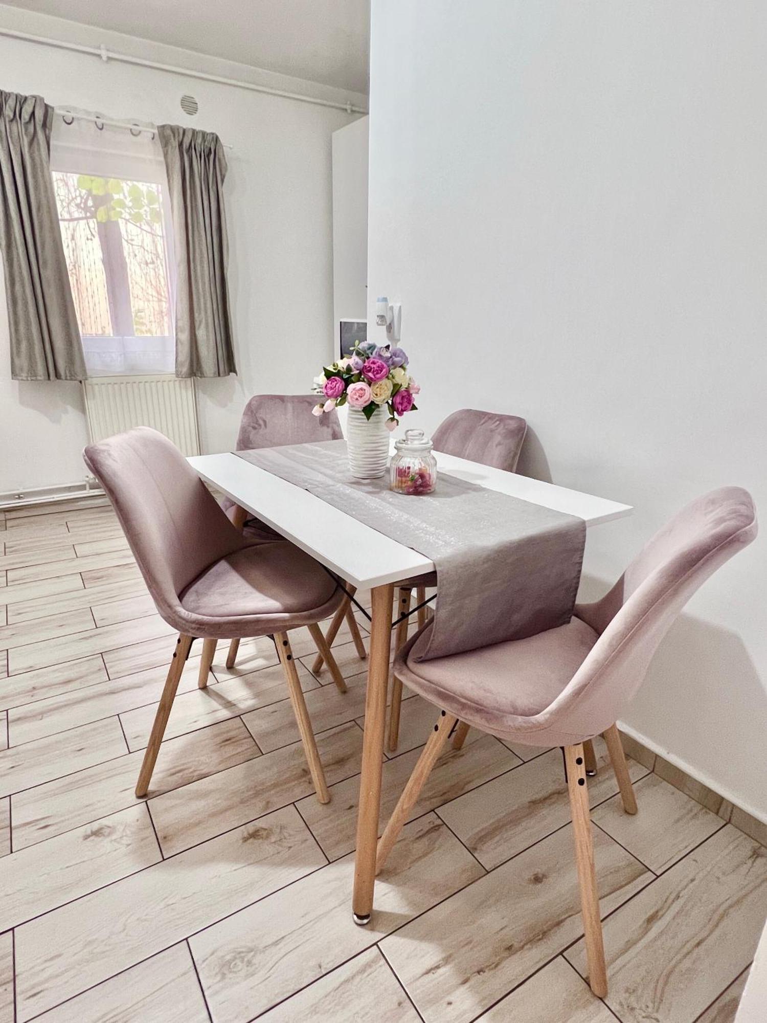 Av Apartment Turda Eksteriør billede